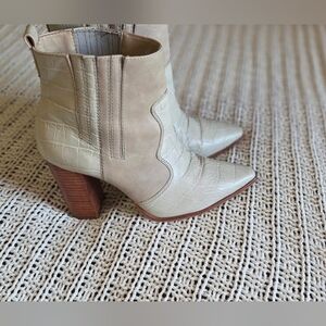KAANAS Cream Leather Western Boots Size 9